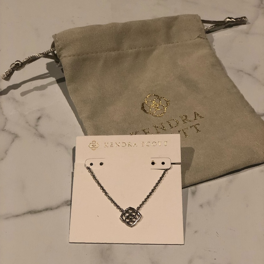 Sliver Kendra Scott necklace